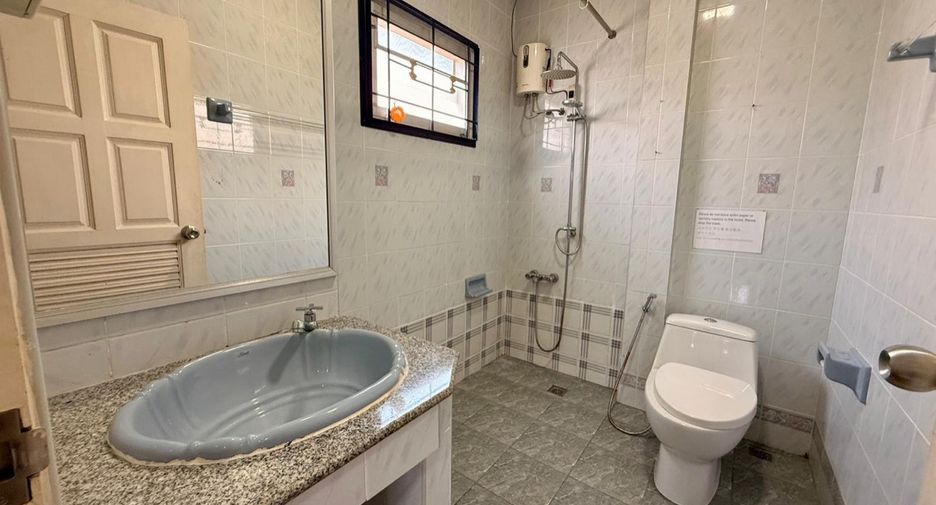 For rent and for sale 6 bedrooms house in Bang Lamung, Chonburi