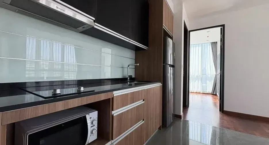 For rent 2 bedrooms condo in Pathum Wan, Bangkok