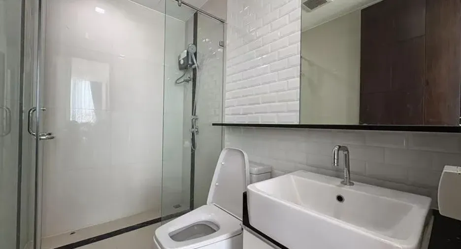For rent 2 bedrooms condo in Pathum Wan, Bangkok