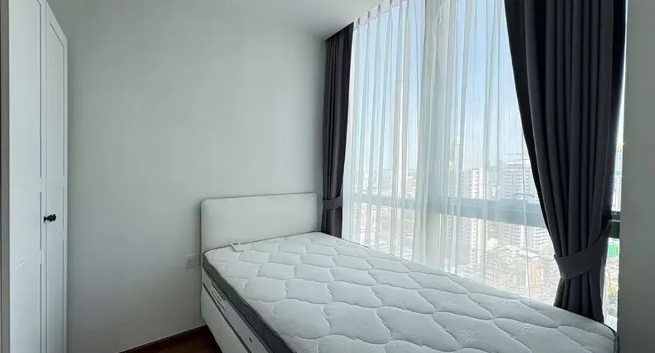 For rent 2 bedrooms condo in Pathum Wan, Bangkok