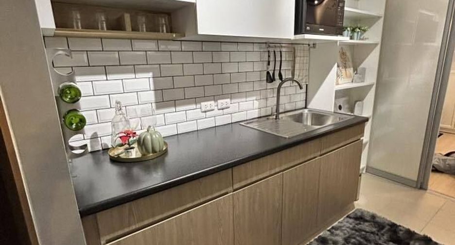 For rent 3 bedrooms condo in Huai Khwang, Bangkok
