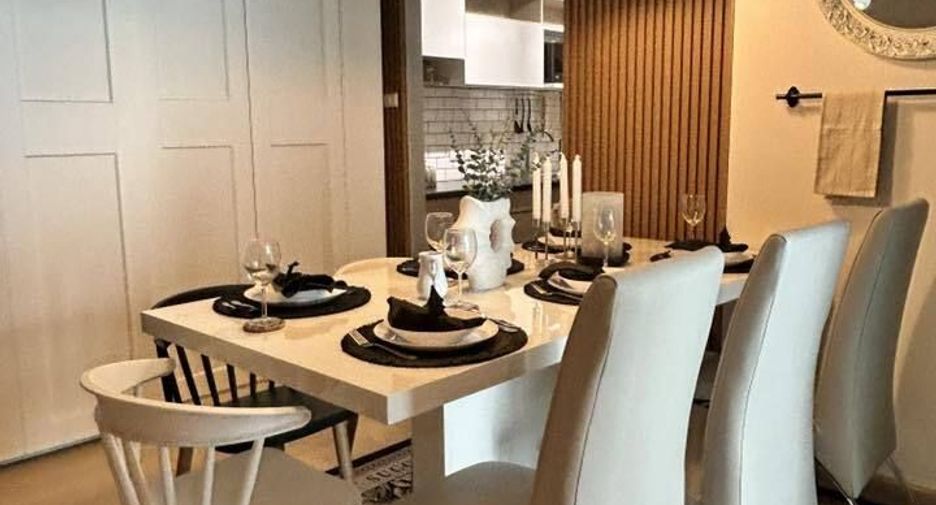 For rent 3 bedrooms condo in Huai Khwang, Bangkok