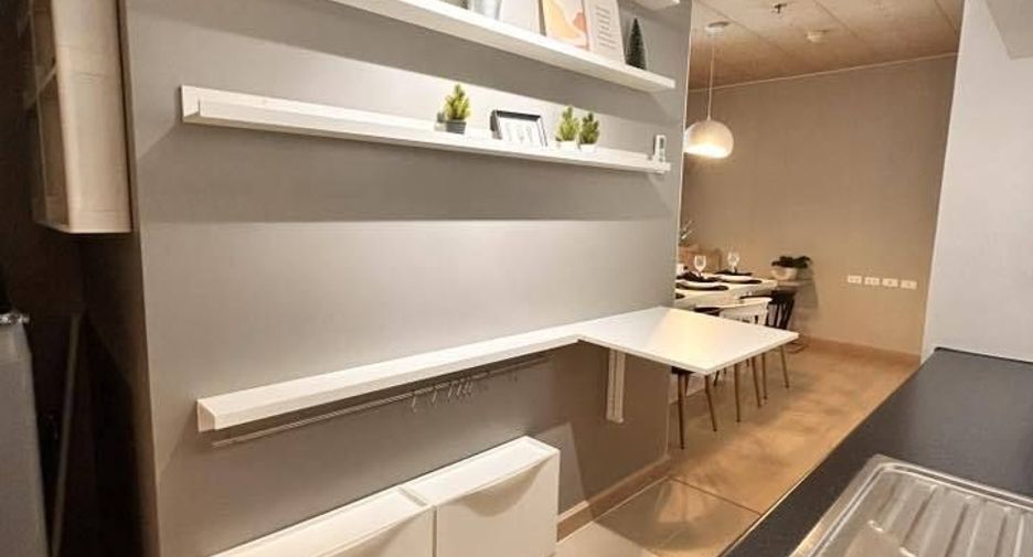 For rent 3 bedrooms condo in Huai Khwang, Bangkok