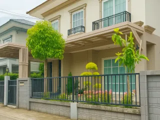 À louer 4 chambres maison à Khlong Luang, Pathum Thani