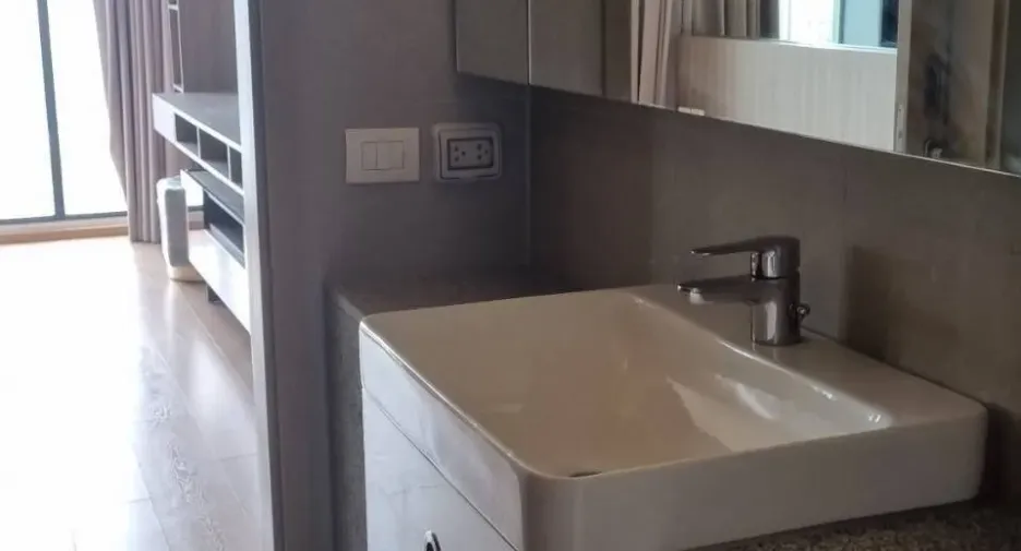 For rent 2 bedrooms condo in Pathum Wan, Bangkok