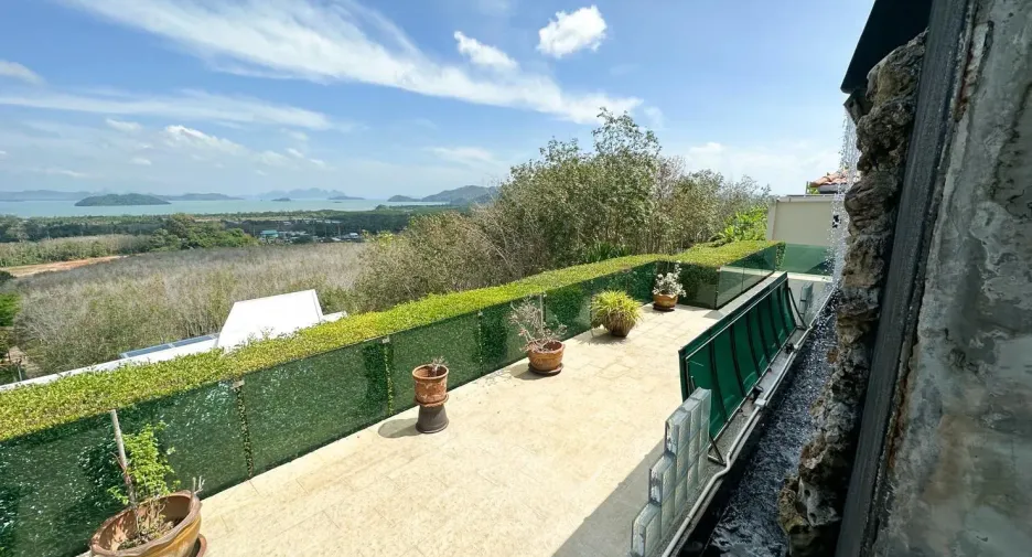 Villa en venta y en alquiler de 5 habitaciones en Thalang, Phuket
