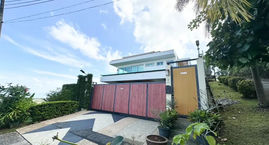 Villa en venta y en alquiler de 5 habitaciones en Thalang, Phuket