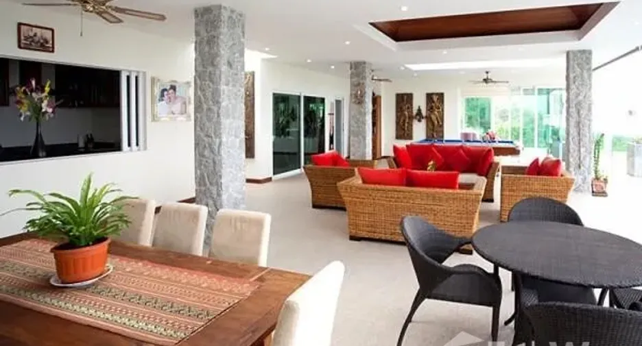 Villa en venta y en alquiler de 5 habitaciones en Thalang, Phuket