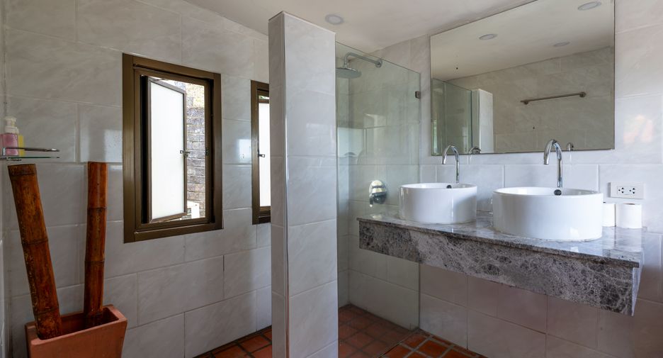 For sale and for rent 4 bedrooms villa in Kathu, Phuket