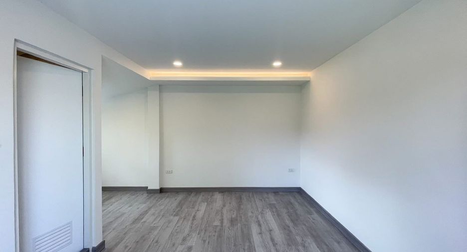 For sale 3 bedrooms townhouse in Mueang Chiang Mai, Chiang Mai