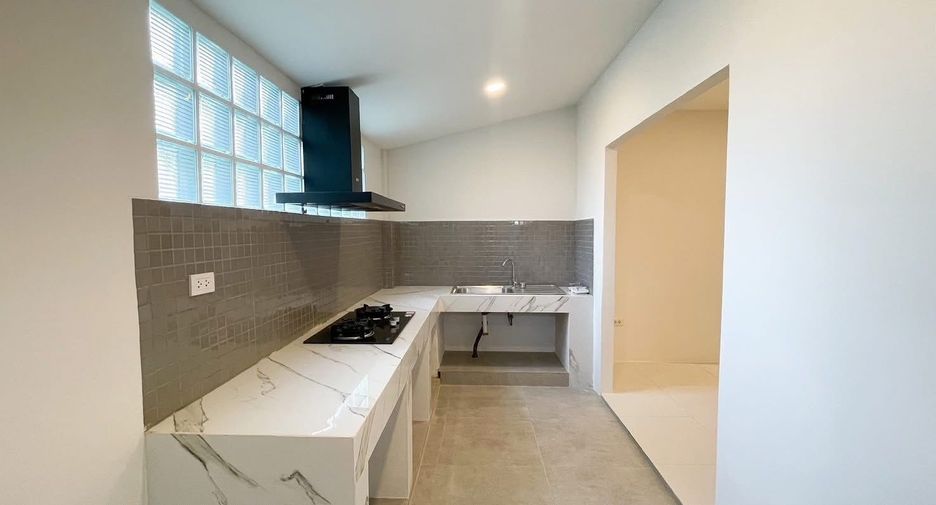For sale 3 bedrooms townhouse in Mueang Chiang Mai, Chiang Mai