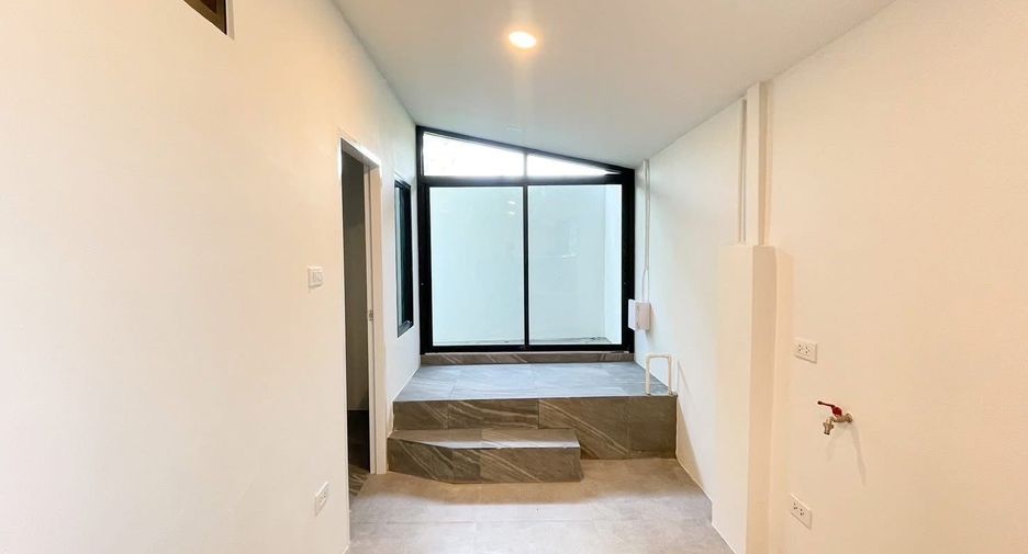 For sale 3 bedrooms townhouse in Mueang Chiang Mai, Chiang Mai