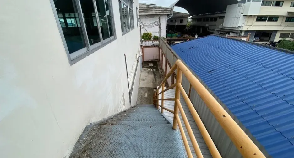 For rent 7 bedrooms house in Phra Pradaeng, Samut Prakan
