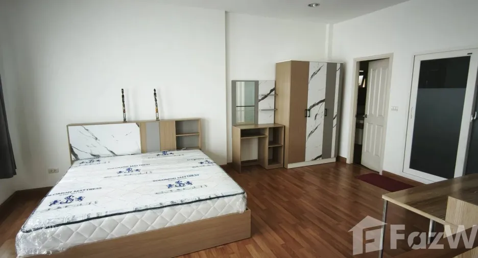For sale and for rent 3 bedrooms townhouse in Wang Thonglang, Bangkok