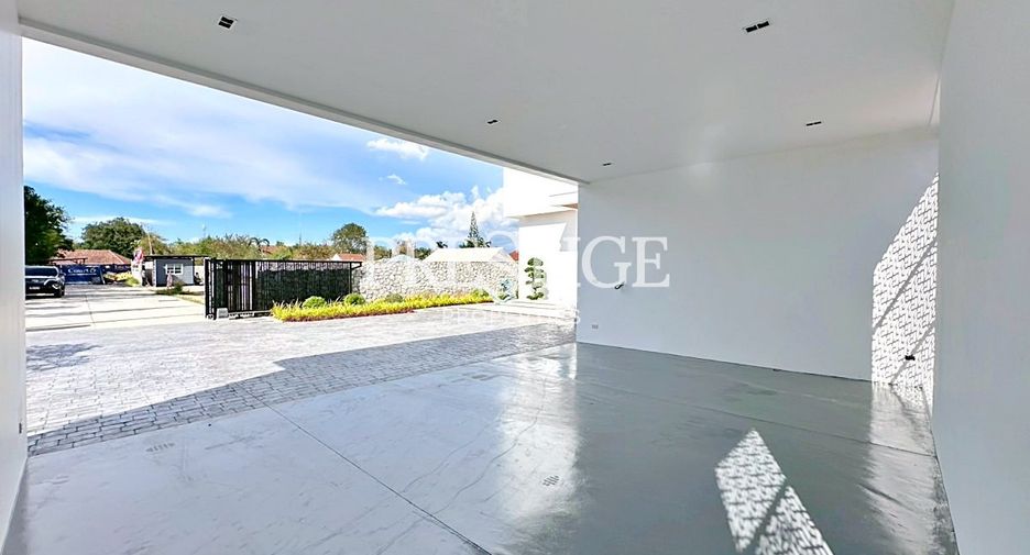 Haus zum Kauf mit 5 Zimmer in Bang Lamung, Chonburi