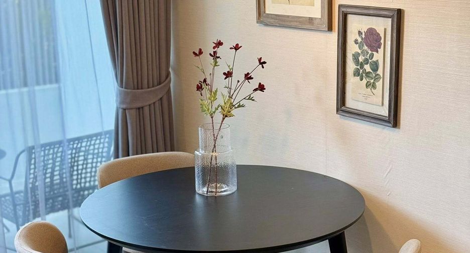 For rent 2 bedrooms condo in Bang Rak, Bangkok