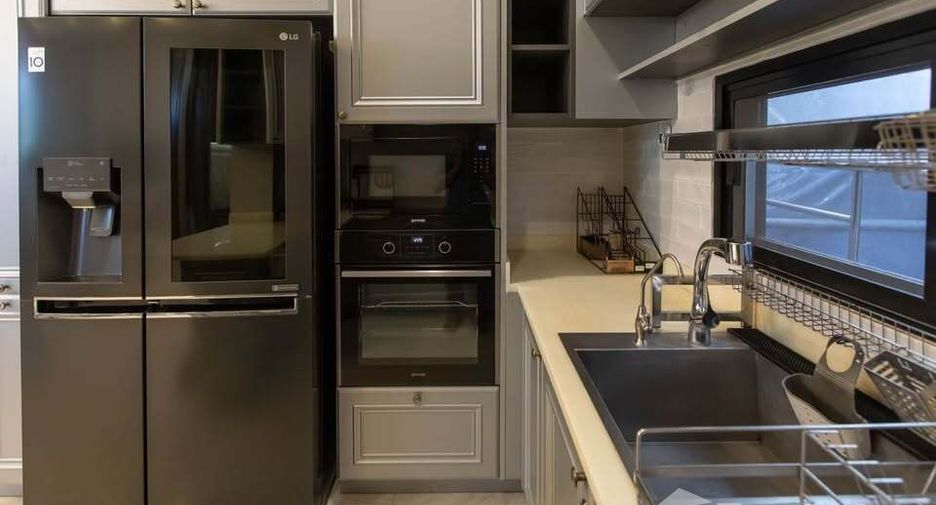 For rent 4 bedrooms house in Lat Phrao, Bangkok