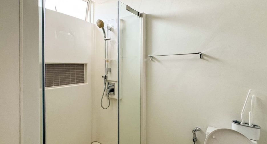 For rent 2 bedrooms condo in Thon Buri, Bangkok