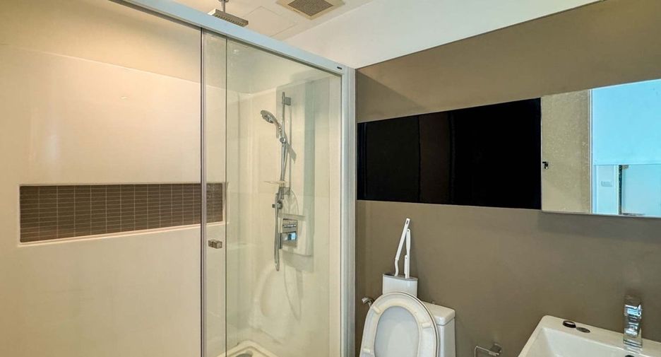 For rent 2 bedrooms condo in Thon Buri, Bangkok