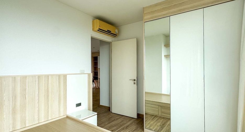 For rent 2 bedrooms condo in Thon Buri, Bangkok