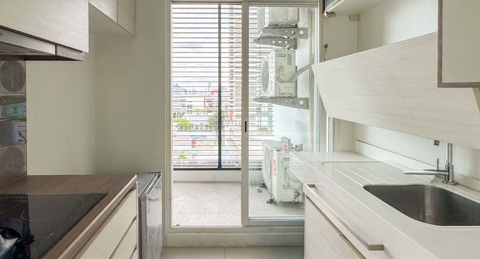 For rent 2 bedrooms condo in Thon Buri, Bangkok
