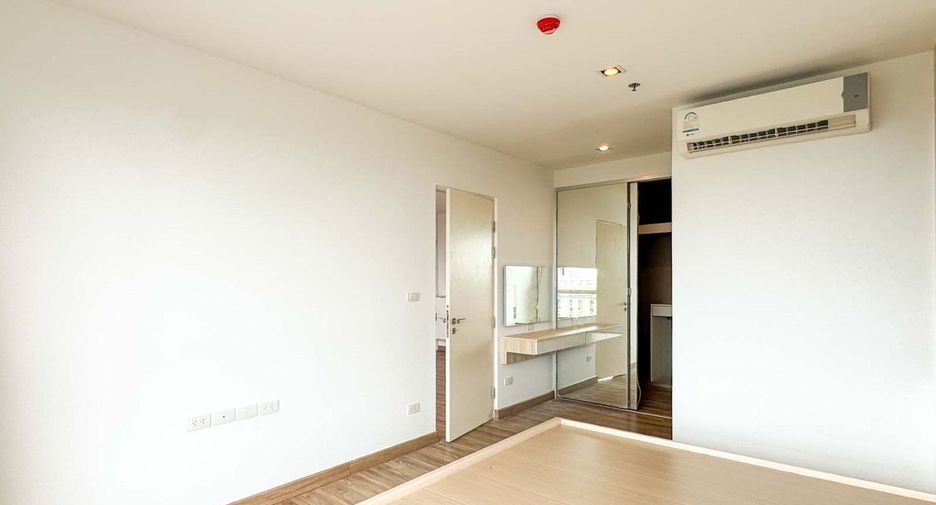 For rent 2 bedrooms condo in Thon Buri, Bangkok