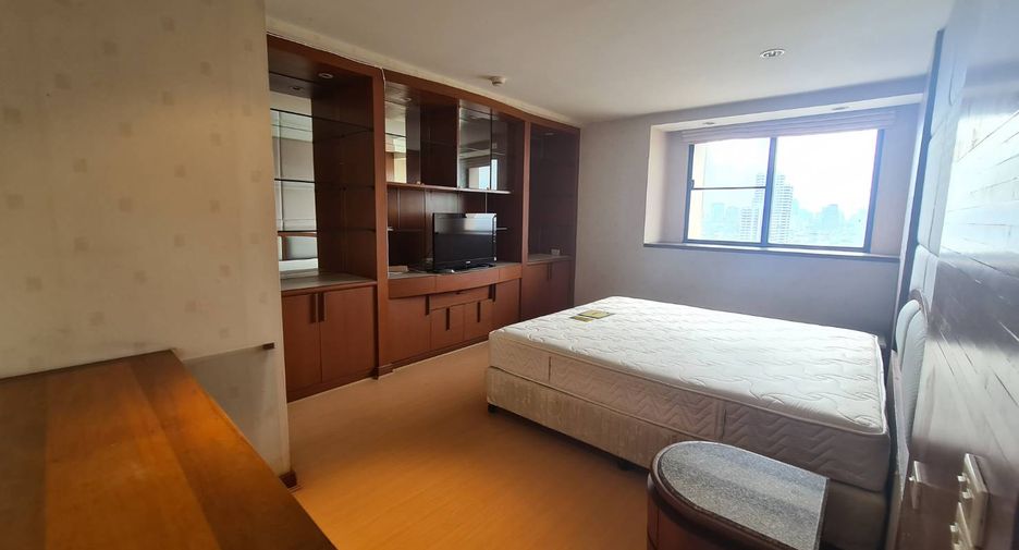 For rent 3 bedrooms condo in Khlong Toei, Bangkok