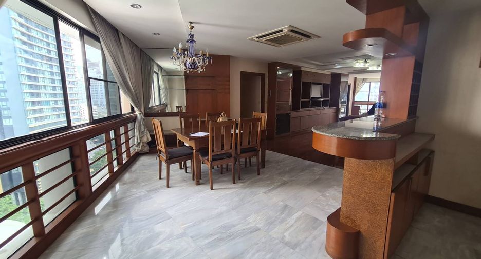 For rent 3 bedrooms condo in Khlong Toei, Bangkok