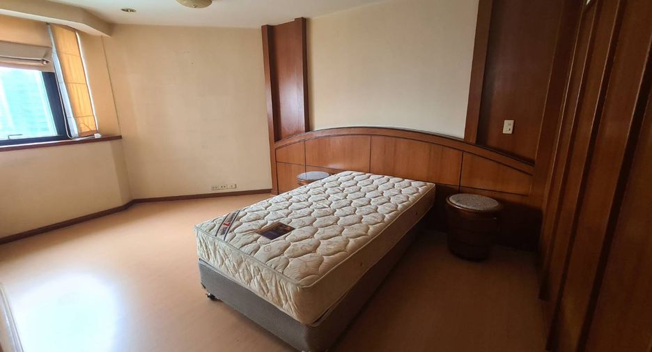 For rent 3 bedrooms condo in Khlong Toei, Bangkok