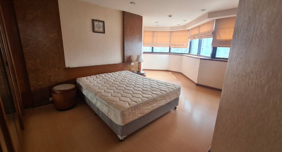 For rent 3 bedrooms condo in Khlong Toei, Bangkok