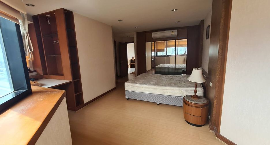 For rent 3 bedrooms condo in Khlong Toei, Bangkok