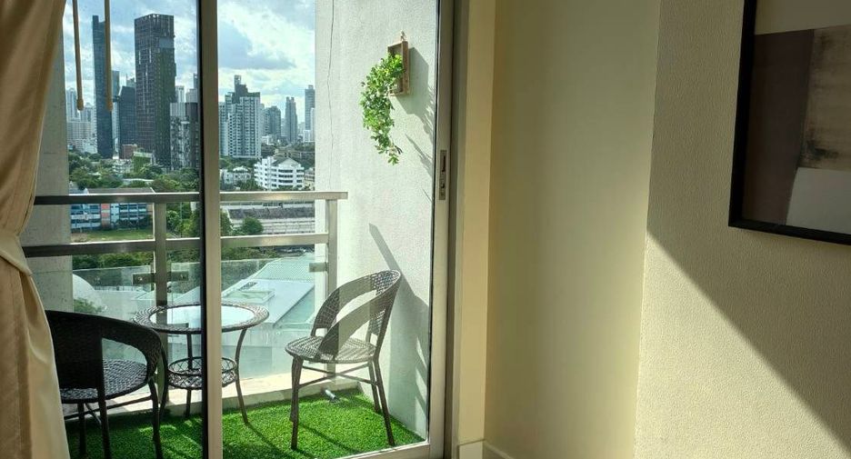 Condo en alquiler y en venta de 2 habitaciones en Khlong Toei, Bangkok