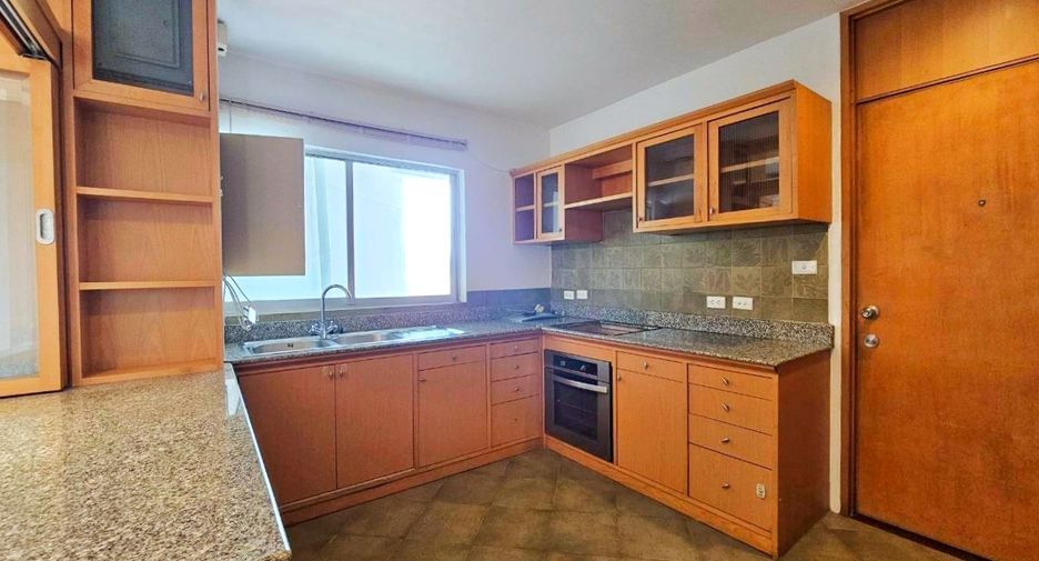 Condo en alquiler de 3 habitaciones en Sathon, Bangkok
