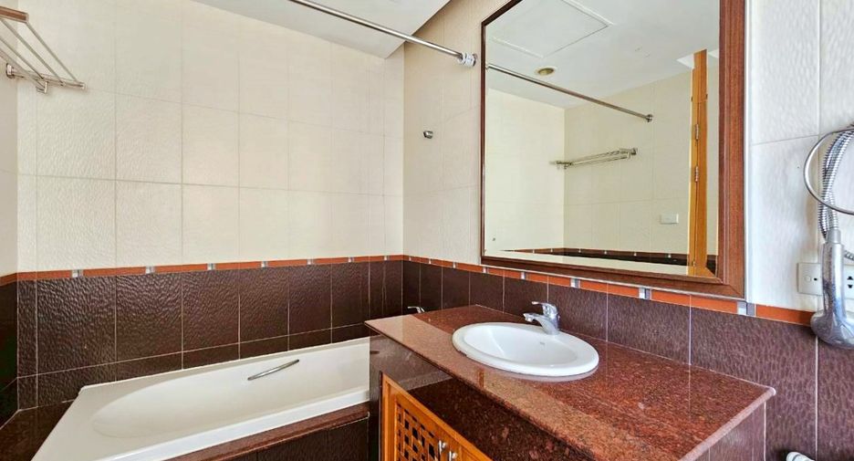 Condo en alquiler de 3 habitaciones en Sathon, Bangkok