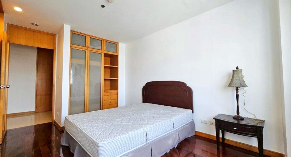 Condo en alquiler de 3 habitaciones en Sathon, Bangkok
