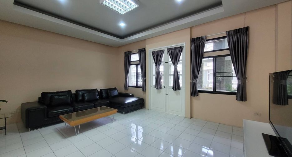 Reihenhaus zur Miete mit 3 Zimmer in Watthana, Bangkok