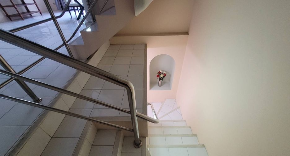 Reihenhaus zur Miete mit 3 Zimmer in Watthana, Bangkok