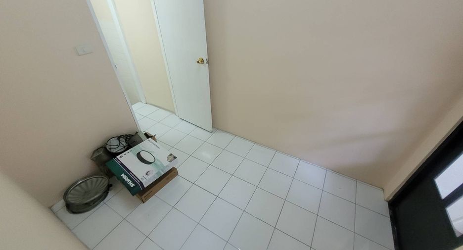Reihenhaus zur Miete mit 3 Zimmer in Watthana, Bangkok
