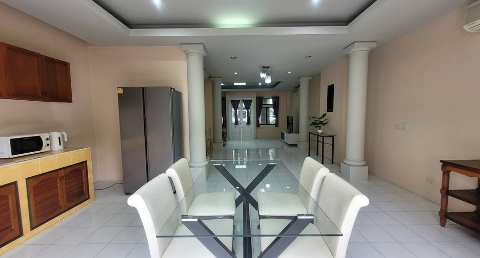 Reihenhaus zur Miete mit 3 Zimmer in Watthana, Bangkok