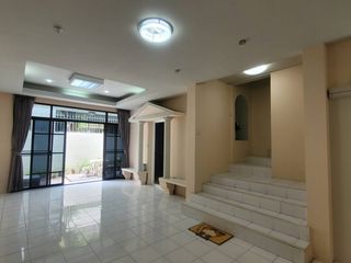 Reihenhaus zur Miete mit 3 Zimmer in Watthana, Bangkok