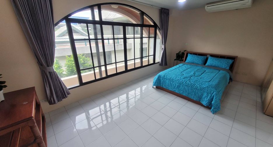 Reihenhaus zur Miete mit 3 Zimmer in Watthana, Bangkok