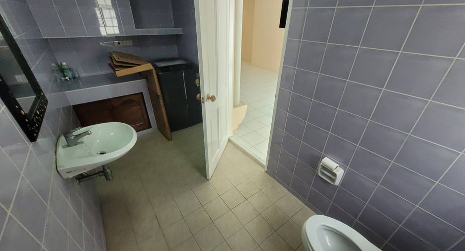 Reihenhaus zur Miete mit 3 Zimmer in Watthana, Bangkok
