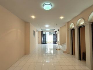 Reihenhaus zur Miete mit 3 Zimmer in Watthana, Bangkok