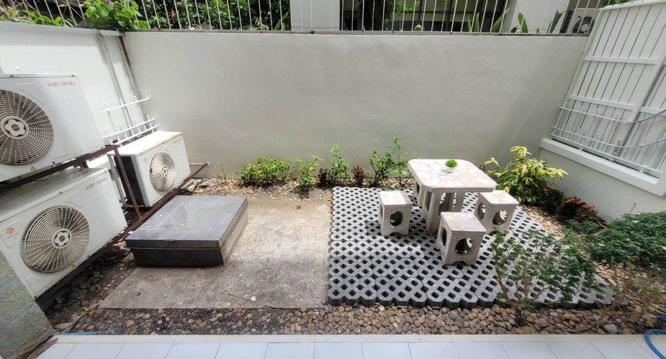 Reihenhaus zur Miete mit 3 Zimmer in Watthana, Bangkok