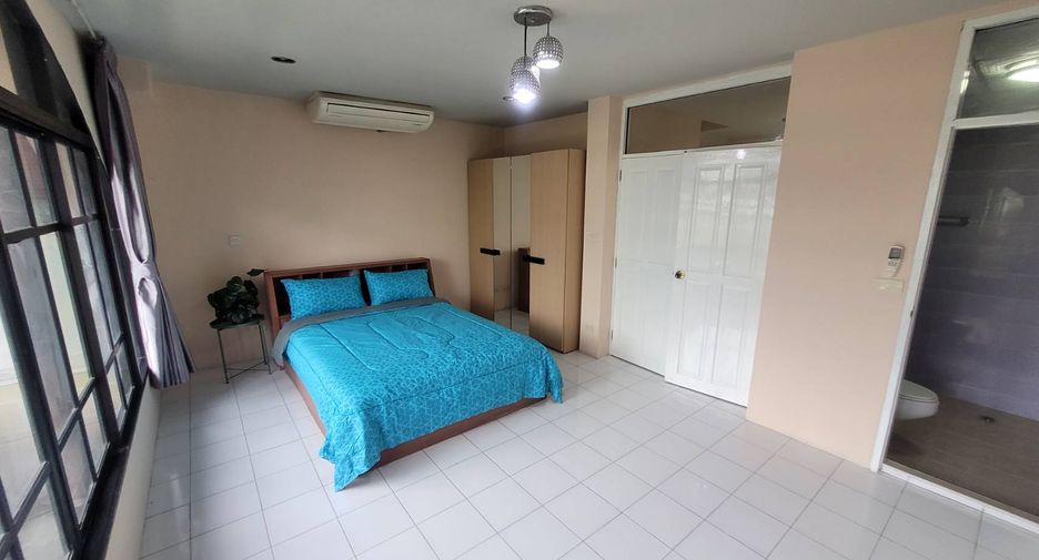Reihenhaus zur Miete mit 3 Zimmer in Watthana, Bangkok