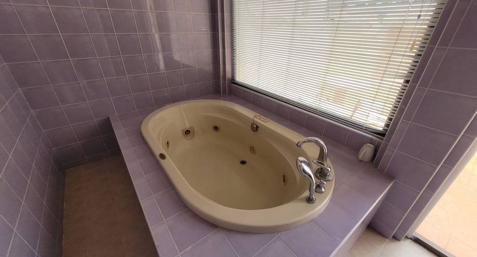 Reihenhaus zur Miete mit 3 Zimmer in Watthana, Bangkok