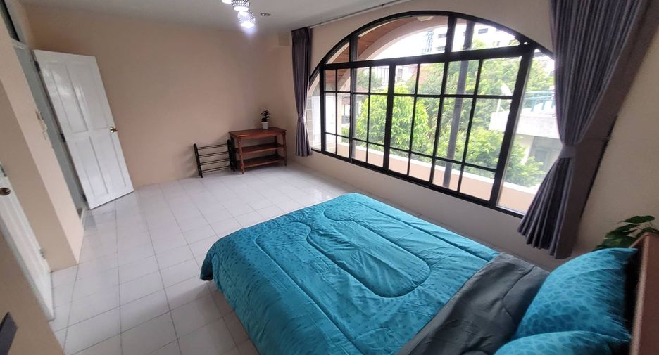 Reihenhaus zur Miete mit 3 Zimmer in Watthana, Bangkok