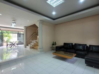 Reihenhaus zur Miete mit 3 Zimmer in Watthana, Bangkok