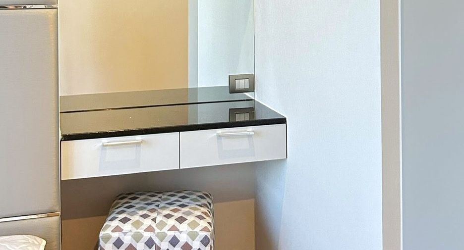 For rent 2 bedrooms condo in Sathon, Bangkok