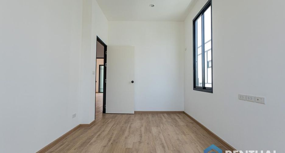 For sale 3 bedrooms townhouse in Bang Lamung, Chonburi
